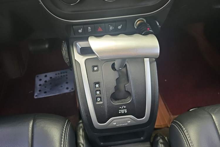 Used Jeep Compass 2014 2.4L four-wheel drive luxury version Gear Lever