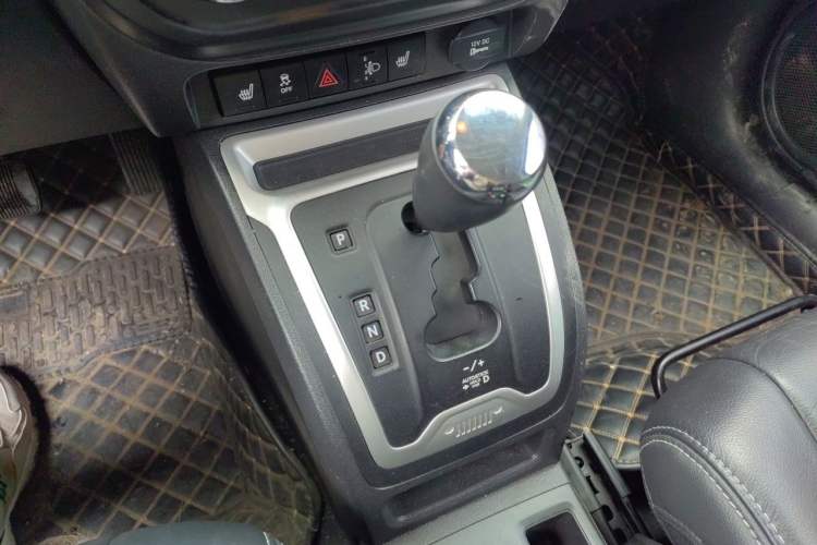 Used Jeep Compass 2014 Revised Version 2.4L Four-Wheel Drive Luxury Edition Gear Lever