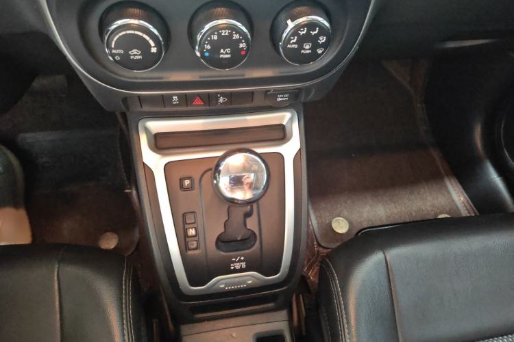 Used Jeep Compass 2014 Revised Version 2.4L Four-Wheel Drive Comfort Edition Gear Lever