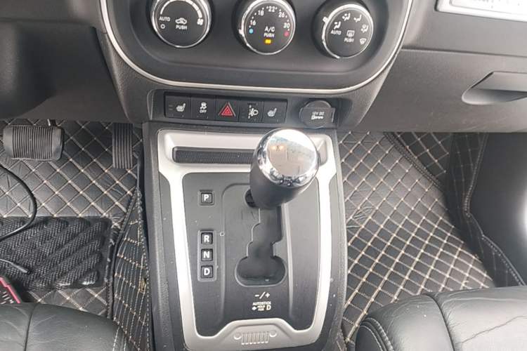Used Jeep Compass 2014 Revised Version 2.0L Two-Wheel Drive Elite Edition Gear Lever