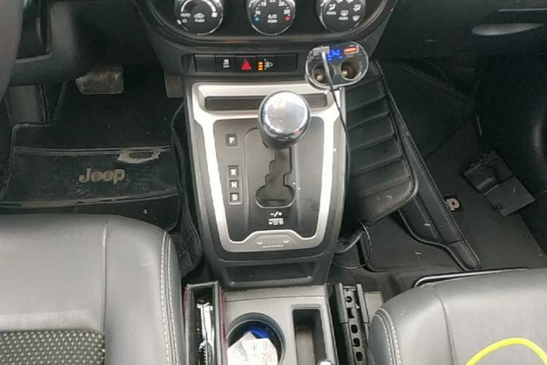 Used Jeep Compass 2014 Revised Version 2.4L Four-Wheel Drive Comfort Edition Gear Lever