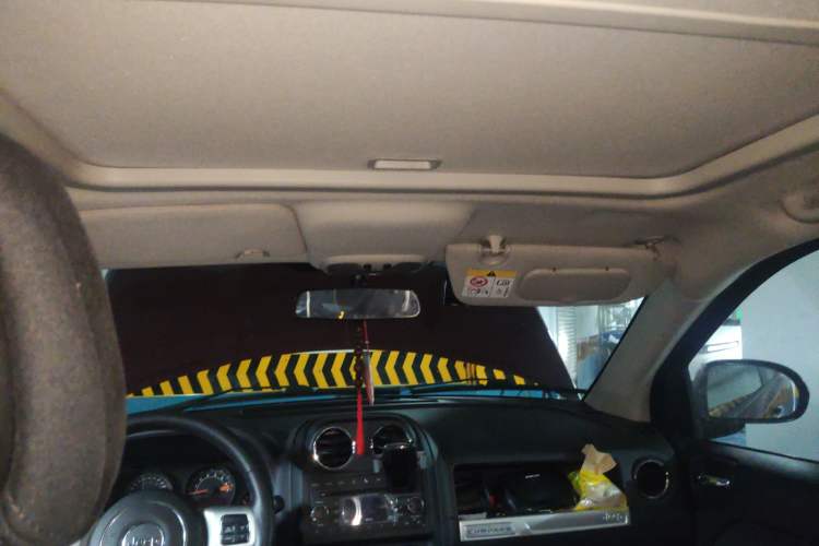 Used Jeep Compass 2014 2.4L four-wheel drive sport version Headliner