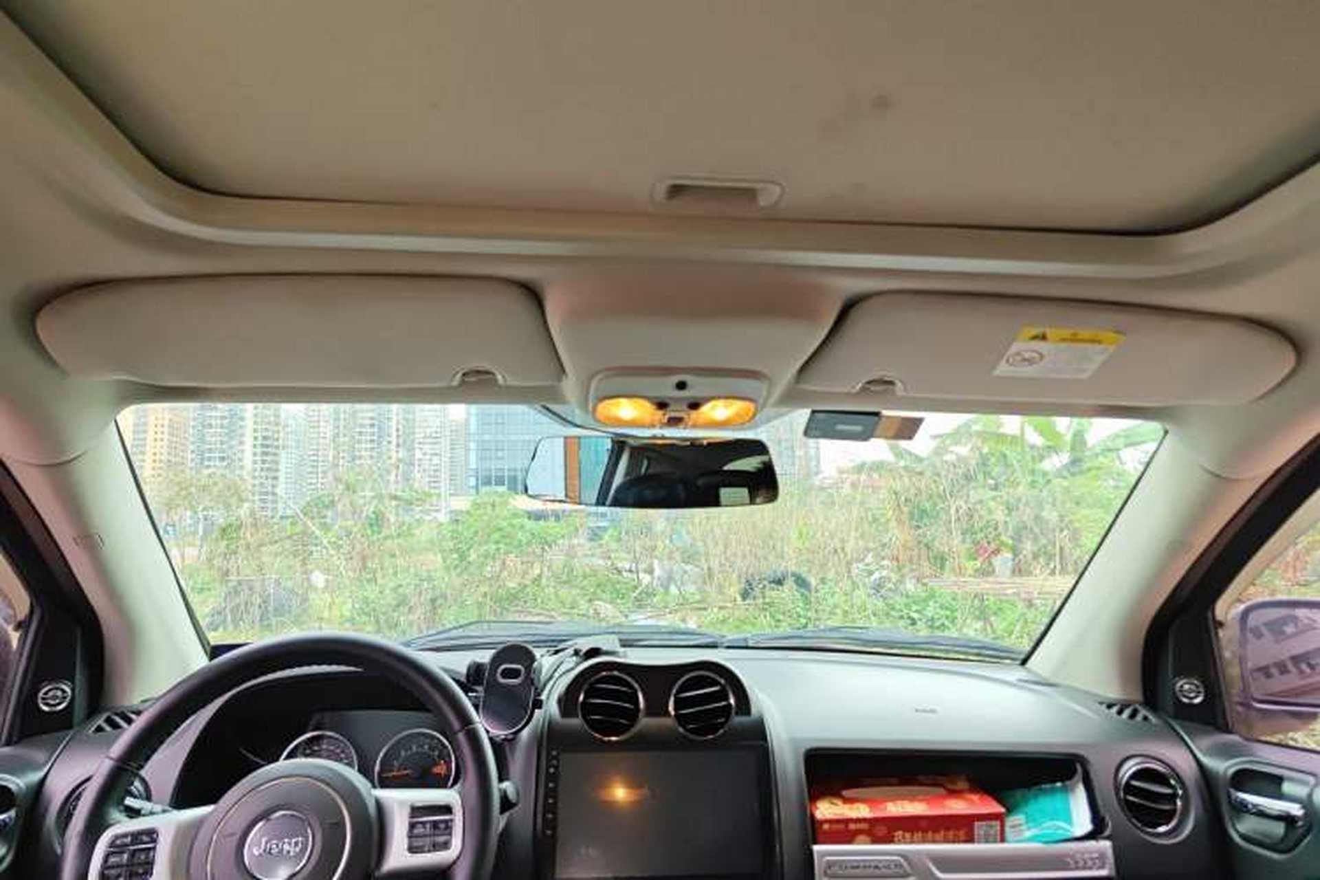 Used Jeep Compass 2014 2.4L four-wheel drive sport version Headliner