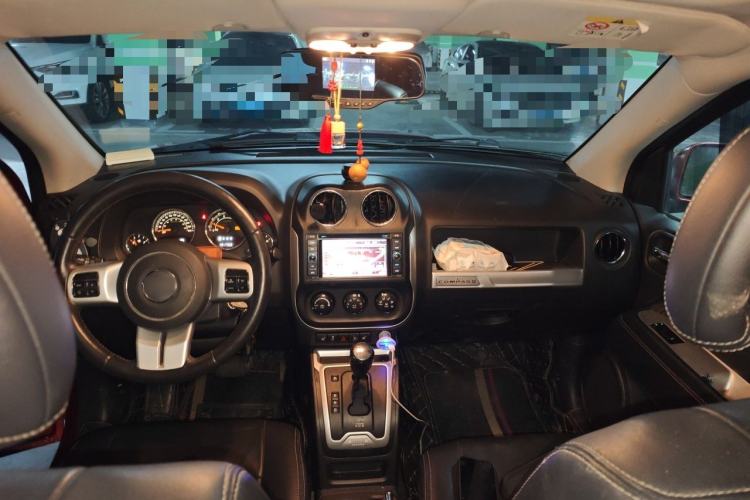 Used Jeep Compass 2014 2.4L four-wheel drive luxury version Headliner
