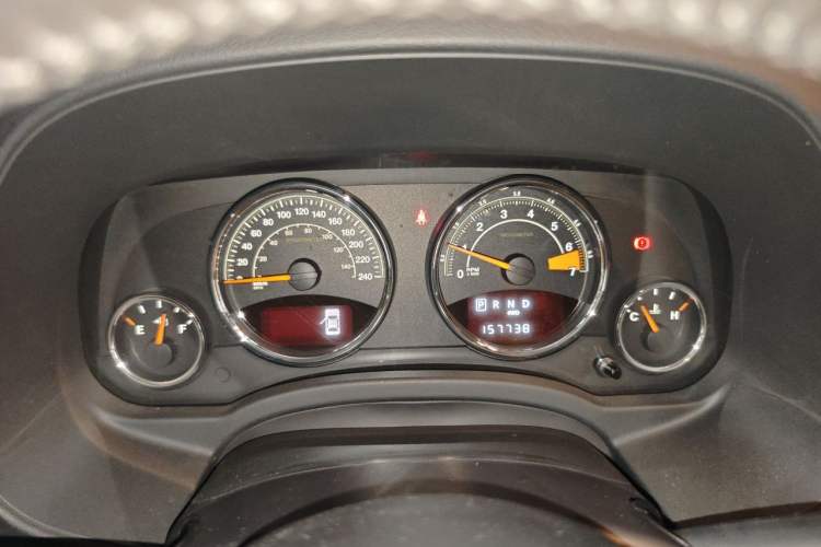 Used Jeep Compass 2014 2.4L four-wheel drive luxury version Instrument Cluster