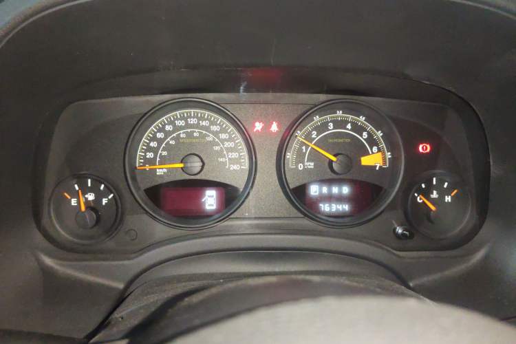 Used Jeep Compass 2014 2.4L four-wheel drive sport version Instrument Cluster