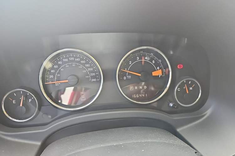 Used Jeep Compass 2014 2.4L four-wheel drive luxury version Instrument Cluster