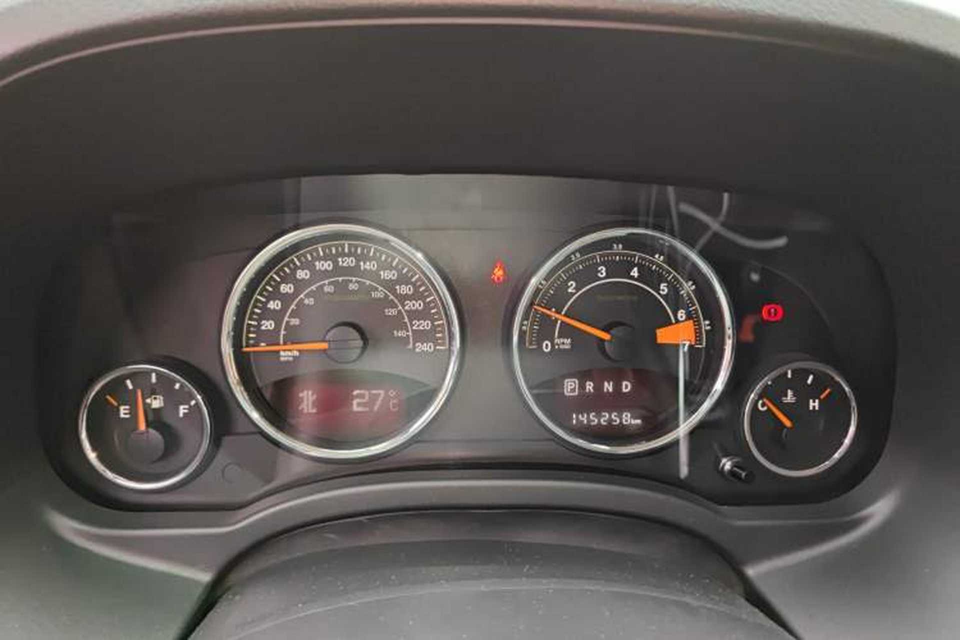 Used Jeep Compass 2014 2.4L four-wheel drive sport version Instrument Cluster