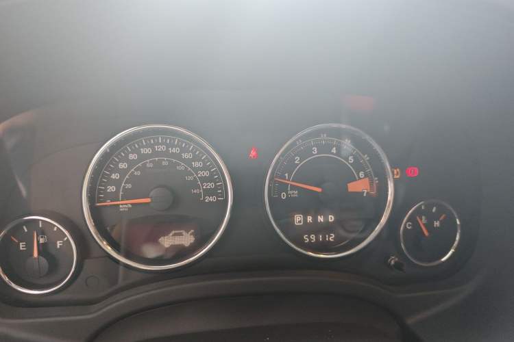 Used Jeep Compass 2014 2.4L four-wheel drive luxury version Instrument Cluster
