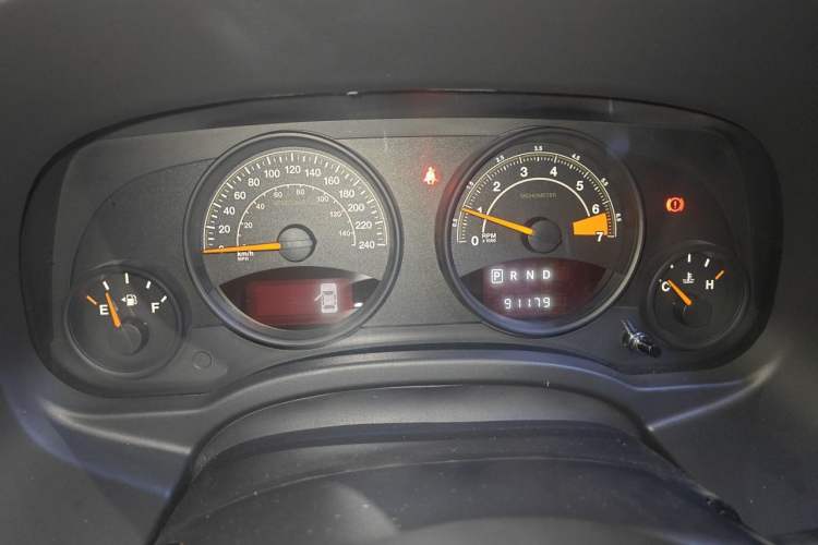Used Jeep Compass 2014 2.0L two-wheel drive sport version Instrument Cluster