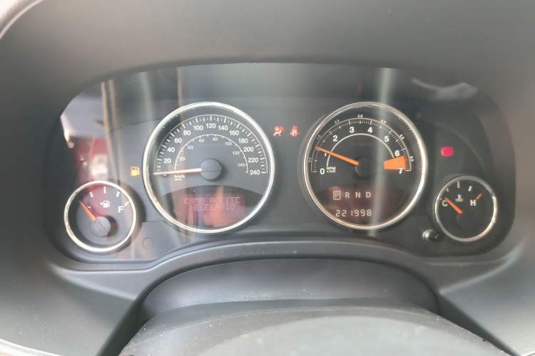 Used Jeep Compass 2014 2.4L four-wheel drive luxury version Instrument Cluster