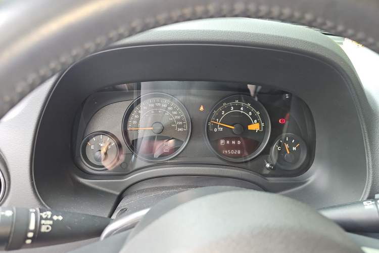 Used Jeep Compass 2014 2.4L four-wheel drive sport version Instrument Cluster