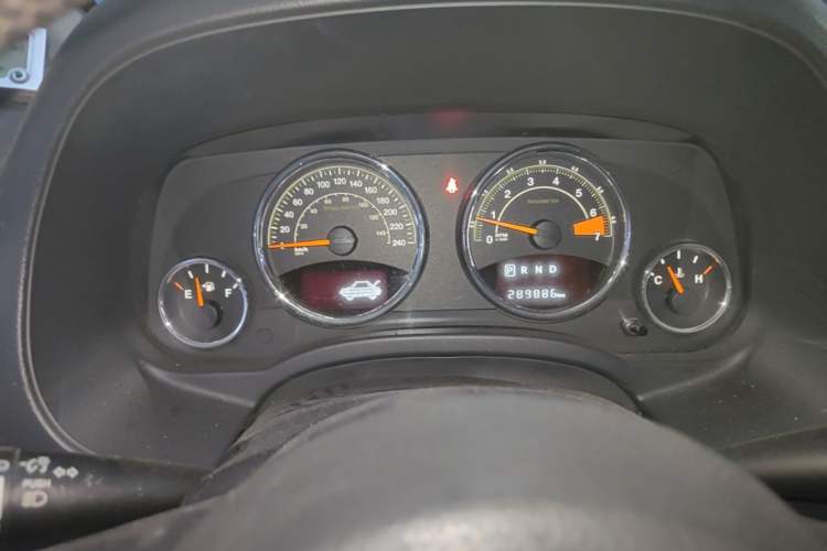 Used Jeep Compass 2014 2.4L four-wheel drive sport version Instrument Cluster