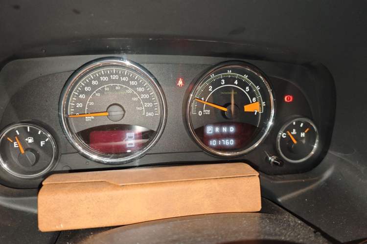 Used Jeep Compass 2014 2.4L four-wheel drive luxury version Instrument Cluster
