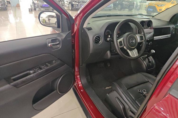 Used Jeep Compass 2014 Revised Version 2.0L Two-Wheel Drive Entry-Level Edition Interior 2
