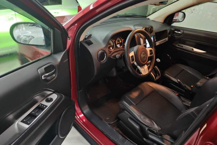 Used Jeep Compass 2014 Revised Version 2.4L Four-Wheel Drive Comfort Edition Interior 2