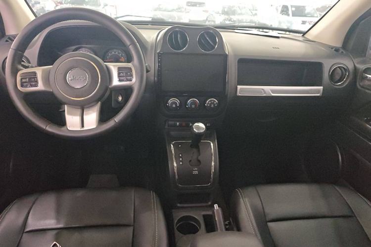 Used Jeep Compass 2014 Revised Version 2.0L Two-Wheel Drive Entry-Level Edition Interior 3
