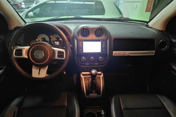 Used Jeep Compass 2014 Revised Version 2.4L Four-Wheel Drive Comfort Edition Interior 3