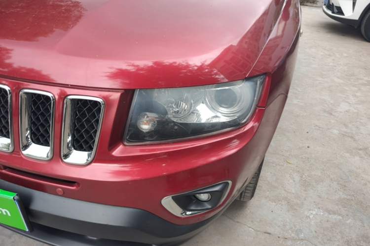 Used Jeep Compass 2014 Revised Version 2.4L Four-Wheel Drive Comfort Edition Left Front Headlight