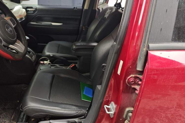 Used Jeep Compass 2014 2.4L Four-Wheel Drive Serpentine Collection Edition Left Front Seat