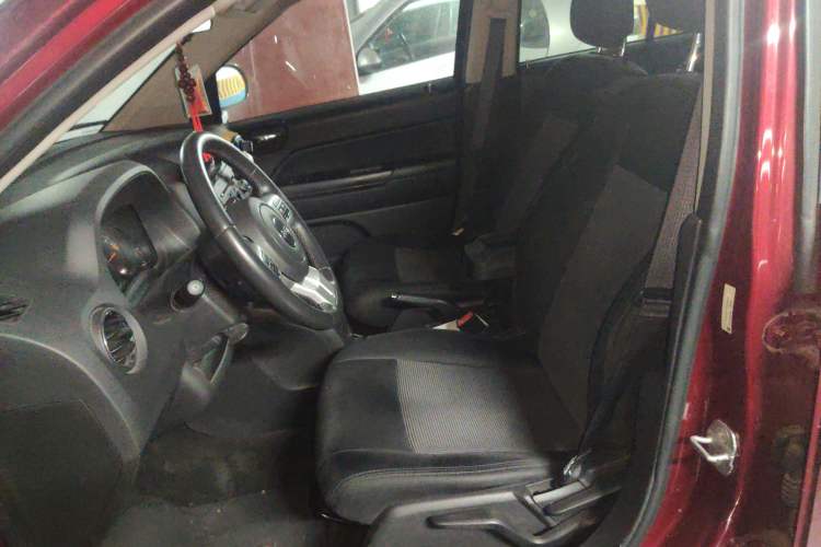 Used Jeep Compass 2014 2.4L four-wheel drive sport version Left Front Seat