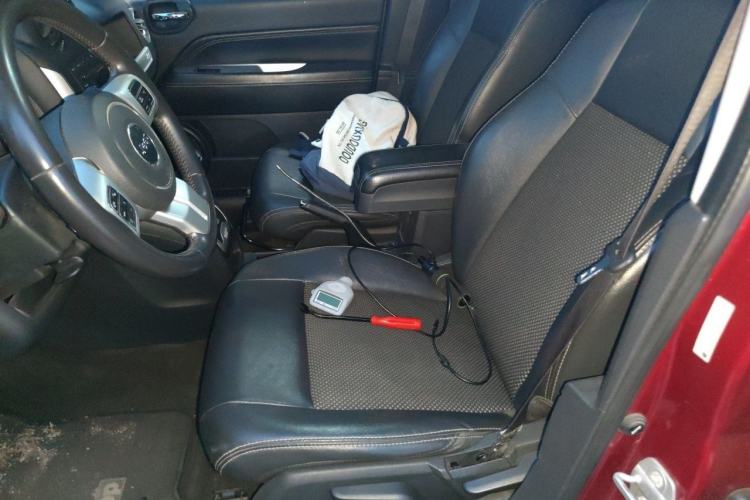 Used Jeep Compass 2014 2.4L four-wheel drive sport version Left Front Seat