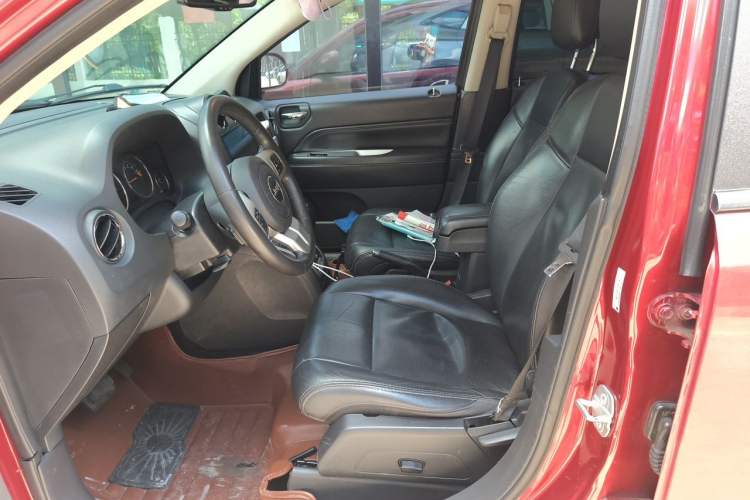 Used Jeep Compass 2014 2.4L four-wheel drive luxury version Left Front Seat