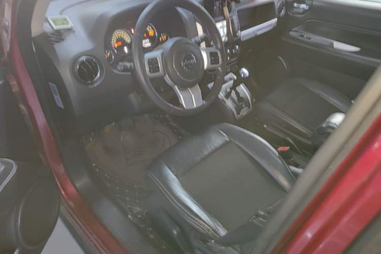 Used Jeep Compass 2014 2.4L four-wheel drive sport version Left Front Seat