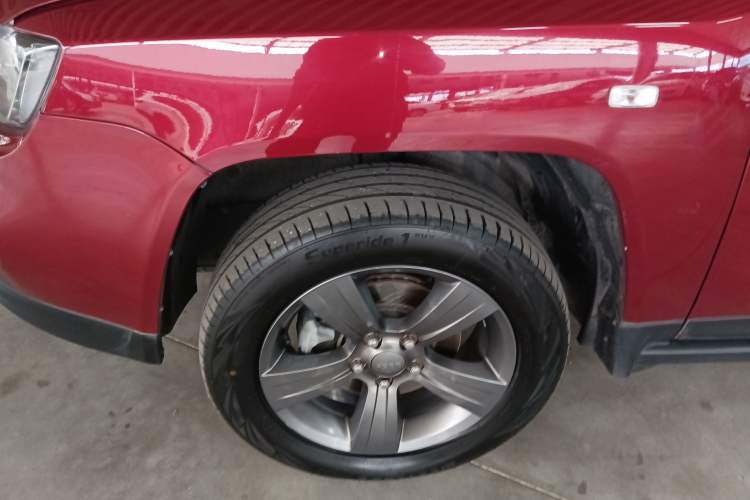 Used Jeep Compass 2014 Revised Version 2.4L Four-Wheel Drive Comfort Edition Left Front Wheel Hub