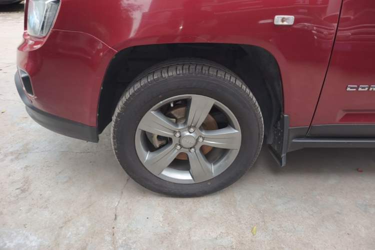 Used Jeep Compass 2014 Revised Version 2.4L Four-Wheel Drive Comfort Edition Left Front Wheel Hub