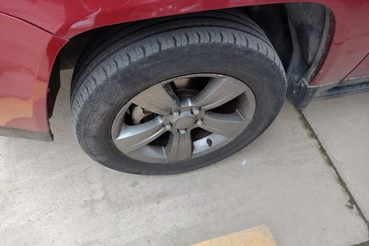 Used Jeep Compass 2014 Revised Version 2.4L Four-Wheel Drive Comfort Edition Left Front Wheel Hub