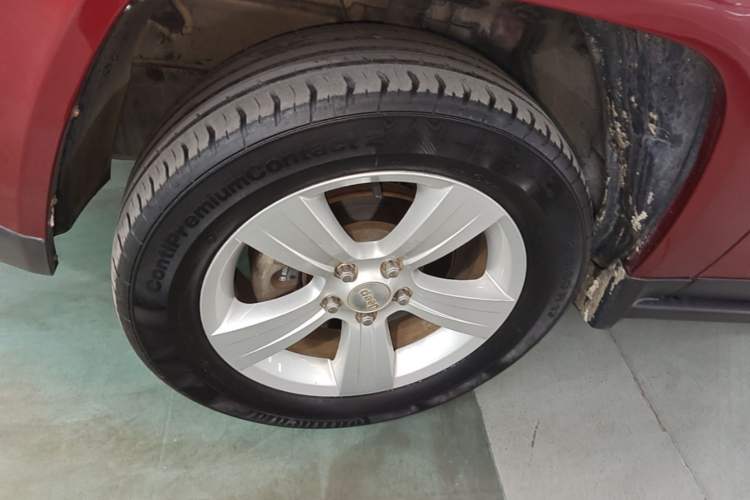 Used Jeep Compass 2014 Revised Version 2.0L Two-Wheel Drive Entry-Level Edition Left Front Wheel Hub
