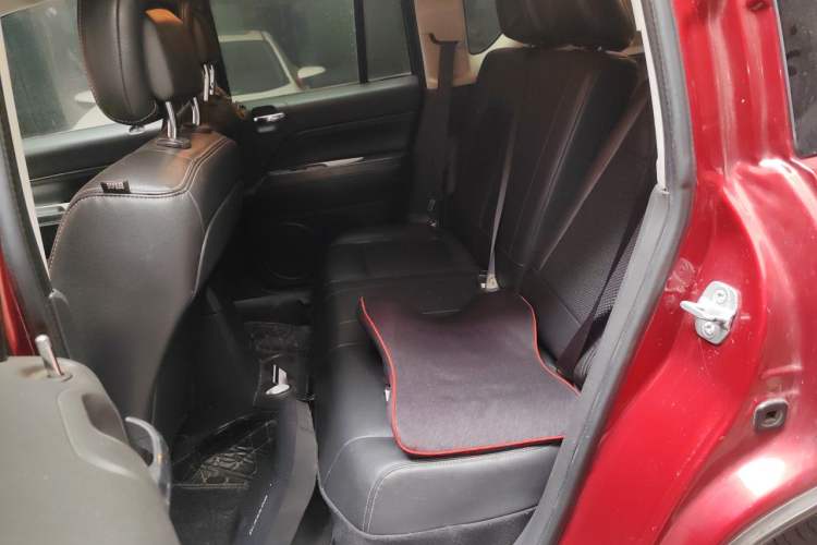 Used Jeep Compass 2014 2.4L Four-Wheel Drive Serpentine Collection Edition Left Rear Seat