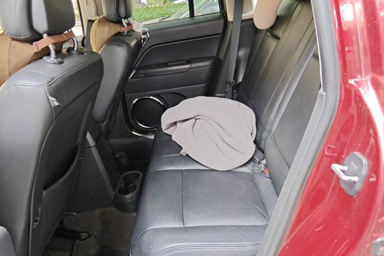 Used Jeep Compass 2014 2.0L two-wheel drive sport version Left Rear Seat