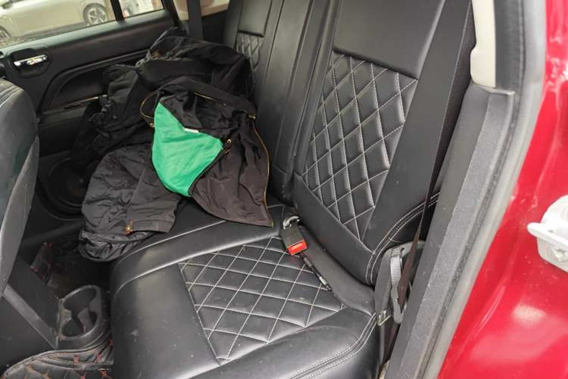 Used Jeep Compass 2014 2.4L four-wheel drive sport version Left Rear Seat