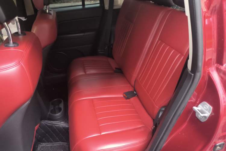 Used Jeep Compass 2014 Revised Version 2.0L Two-Wheel Drive Entry-Level Edition Left Rear Seat