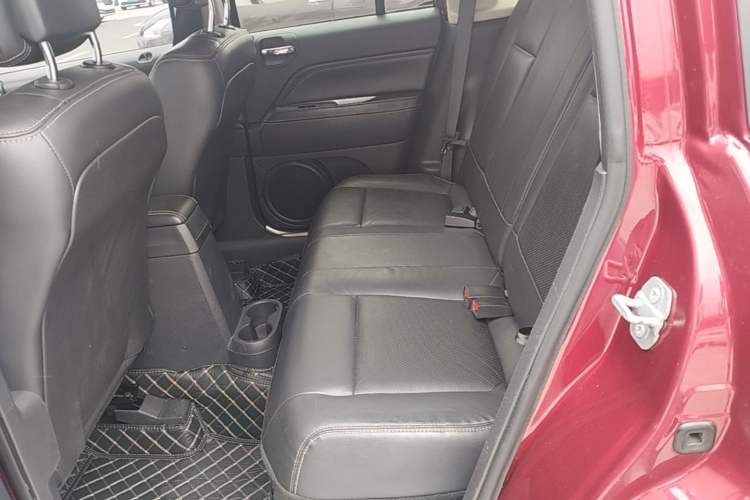 Used Jeep Compass 2014 Revised Version 2.0L Two-Wheel Drive Elite Edition Left Rear Seat