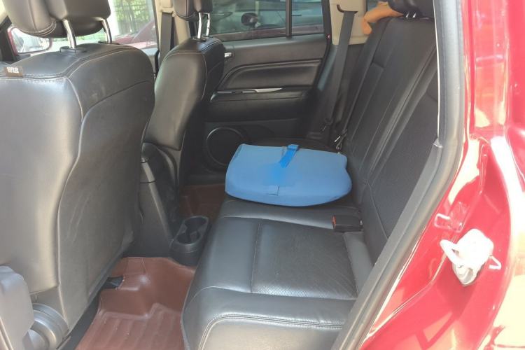 Used Jeep Compass 2014 2.4L four-wheel drive luxury version Left Rear Seat