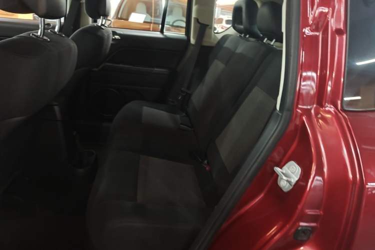 Used Jeep Compass 2014 Revised Version 2.0L Two-Wheel Drive Entry-Level Edition Left Rear Seat