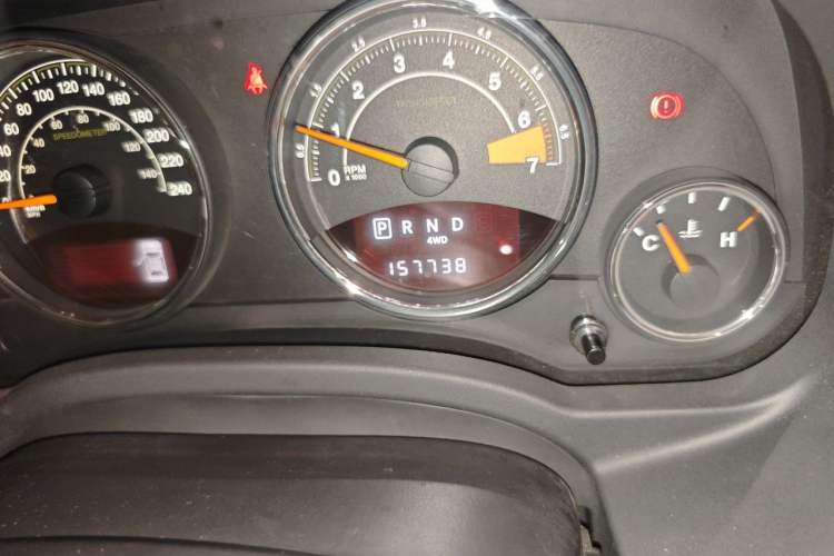 Used Jeep Compass 2014 2.4L four-wheel drive luxury version Odometer Close Up