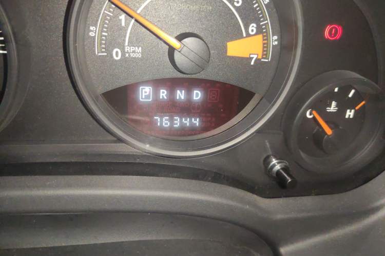 Used Jeep Compass 2014 2.4L four-wheel drive sport version Odometer Close Up