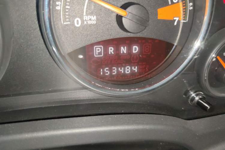 Used Jeep Compass 2014 2.4L four-wheel drive sport version Odometer Close Up