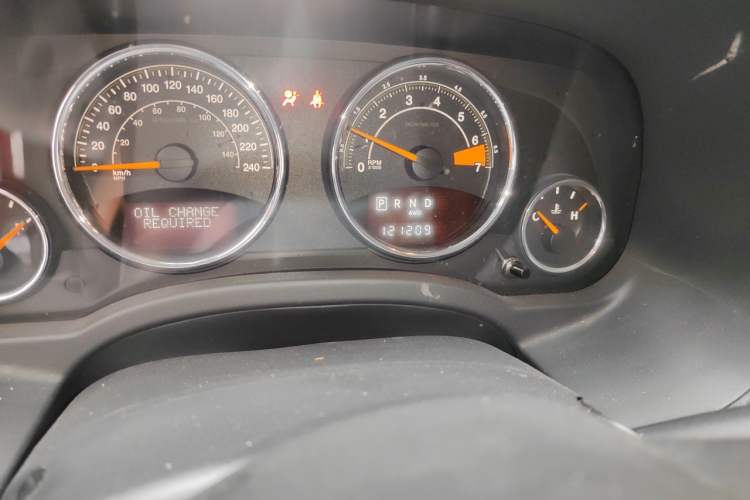 Used Jeep Compass 2014 2.4L Four-Wheel Drive Serpentine Collection Edition Odometer Close Up