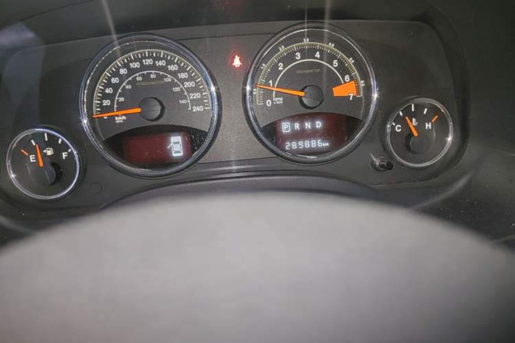 Used Jeep Compass 2014 2.4L four-wheel drive sport version Odometer Close Up
