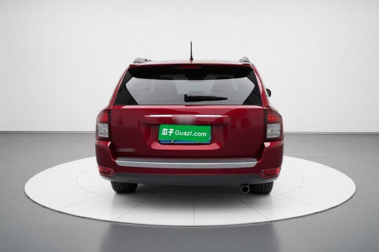 Used Jeep Compass 2014 2.4L four-wheel drive luxury version Rear