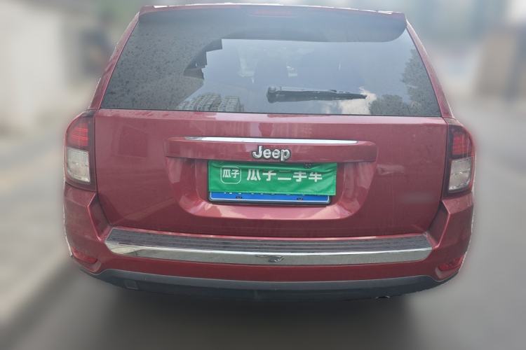 Used Jeep Compass 2014 2.4L four-wheel drive luxury version Rear