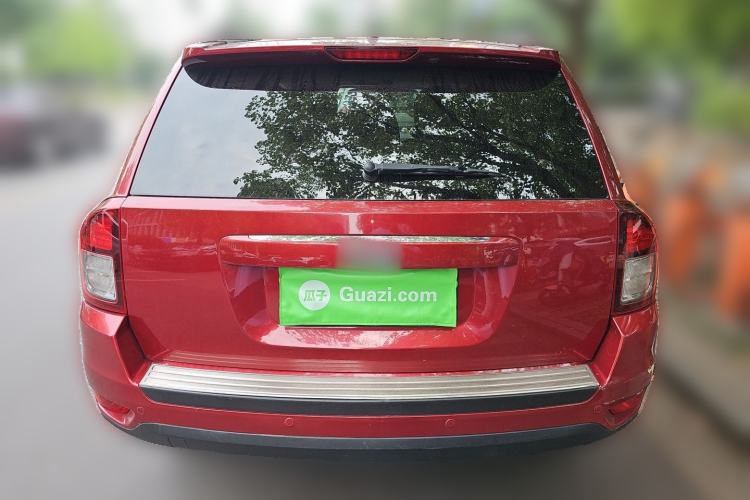 Used Jeep Compass 2014 2.4L four-wheel drive sport version Rear