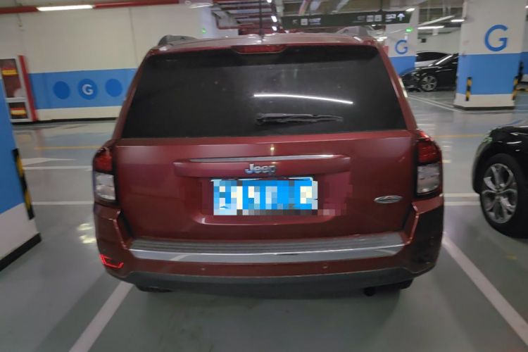 Used Jeep Compass 2014 2.4L four-wheel drive sport version Rear