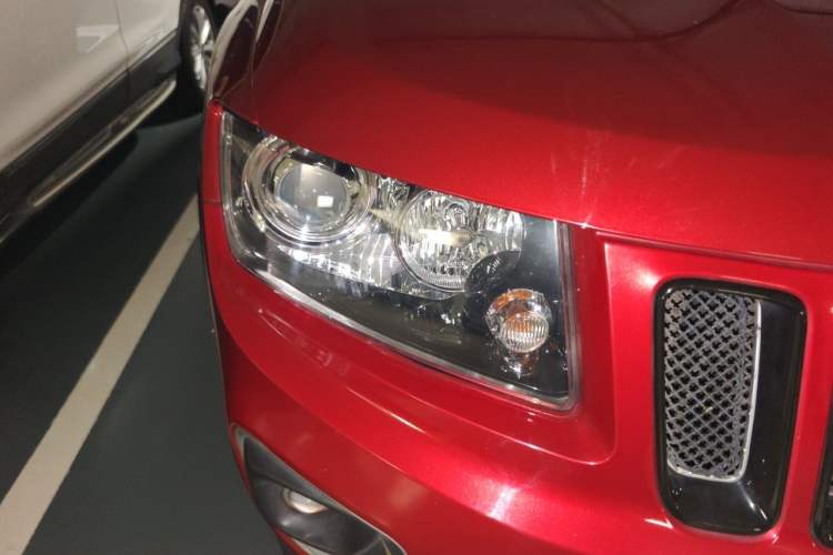 Used Jeep Compass 2014 2.4L four-wheel drive luxury version Right Front Headlight