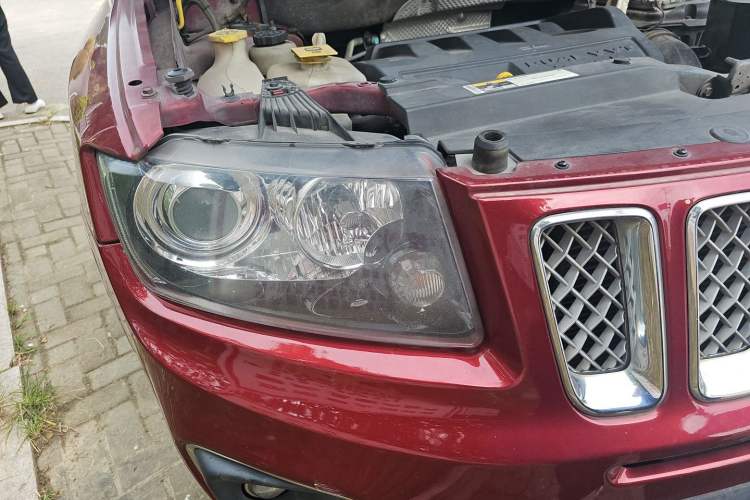 Used Jeep Compass 2014 2.4L four-wheel drive luxury version Right Front Headlight
